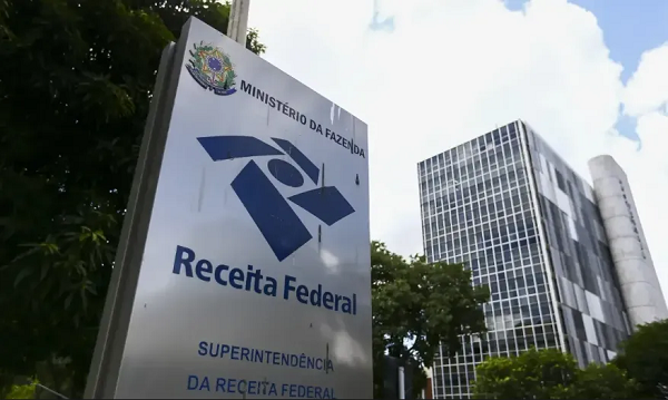 Para quem não entregar no prazo fixo, a multa mínima é de R$165,74 (Foto: Marcelo Camargo/Agência Brasil)