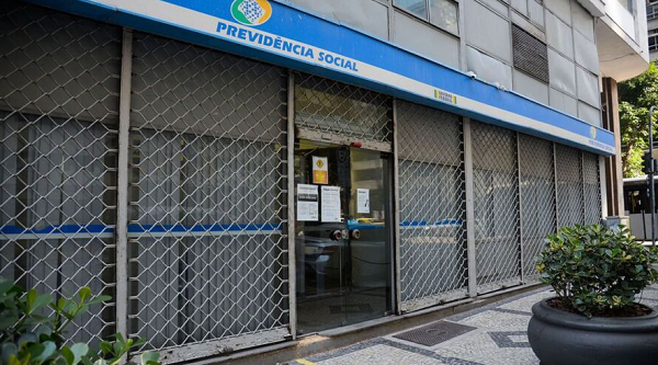Se o segurado não agendar a perícia, o benefício será suspenso e só será reativado após novo agendamento (Foto: Reprodução)