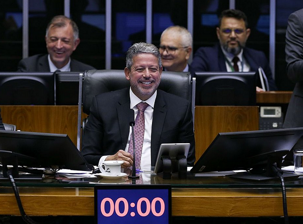 Foram 382 votos a favor no primeiro turno e 375 no segundo, que confirmaram a vitória do governo (Foto: Zeca Ribeiro/Câmara dos Deputados)