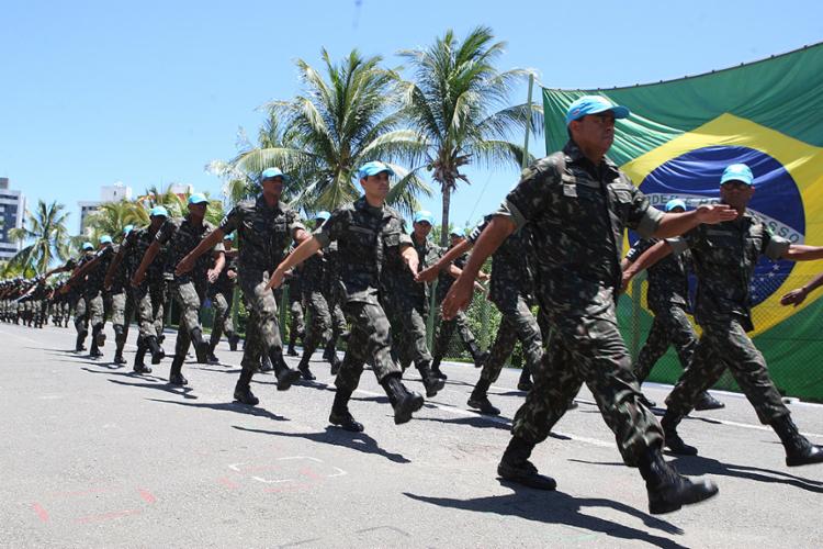 Solenidade realizada na manhã desta sexta-feira, 25, marcou a despedida dos 30 militares (Foto: Xando Pereira l Ag. A TARDE)