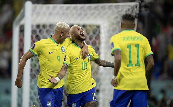 Richarlison e Neymar comemoram gol sobre a Coreia do Sul, nas oitavas de final (Foto: Lucas Figueiredo/CBF)