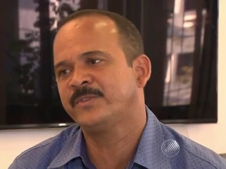 Será que o prefeito está se sentindo acuado só por causa dos problemas da cidade ou pela pressão de correligionários, que a todo custo querem ocupar todos os espaços da Prefeitura Municipal e contratos?