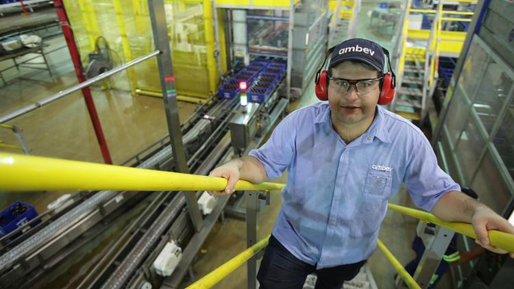 Guilherme conquistou uma vaga de trainee na Ambev (Foto: Joá Souza l Ag. A TARDE)